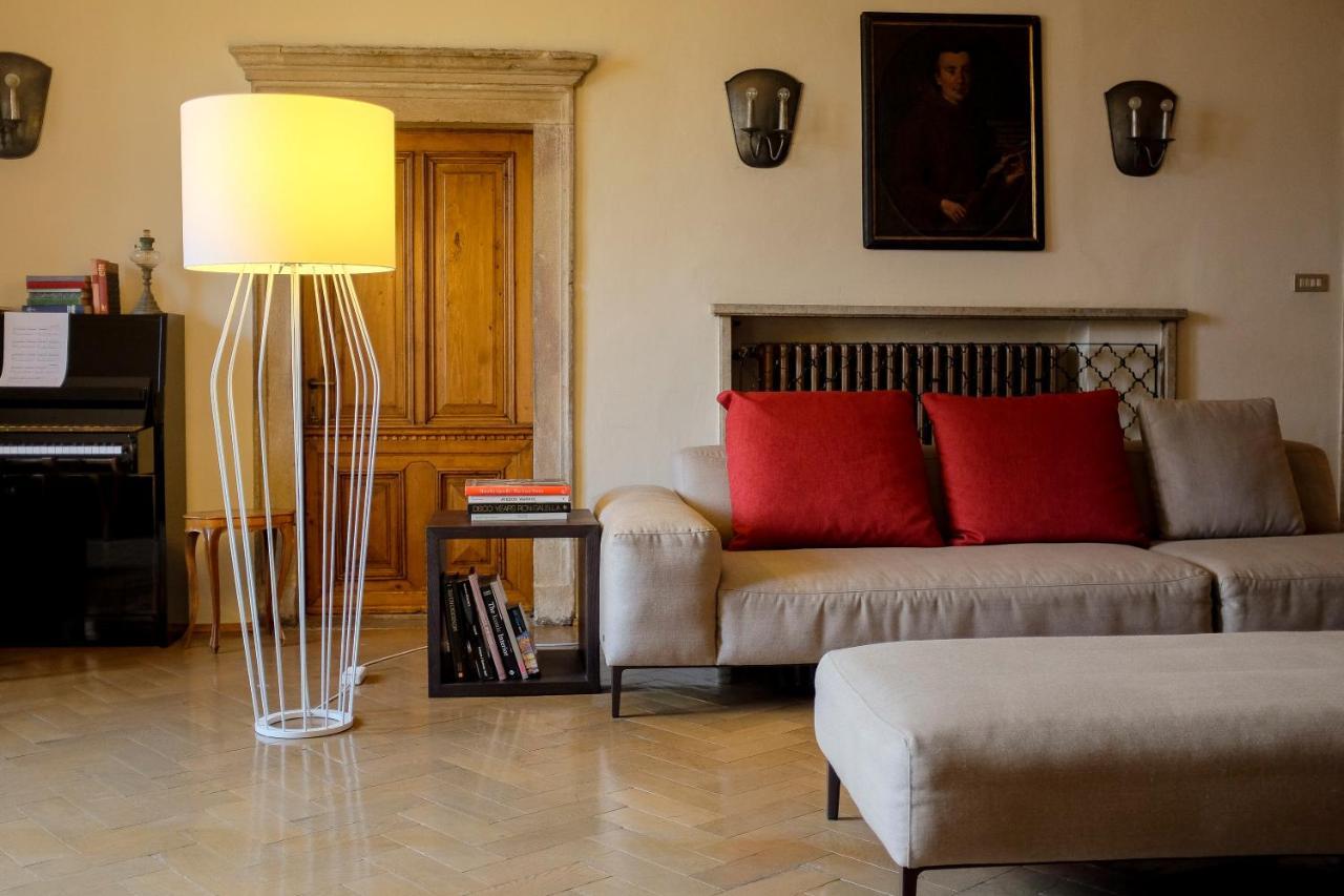 Hotel Weisses Roessl Caldaro Exteriér fotografie